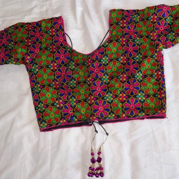 Beautiful multi color embroidered blouse - Picture 1 of 2